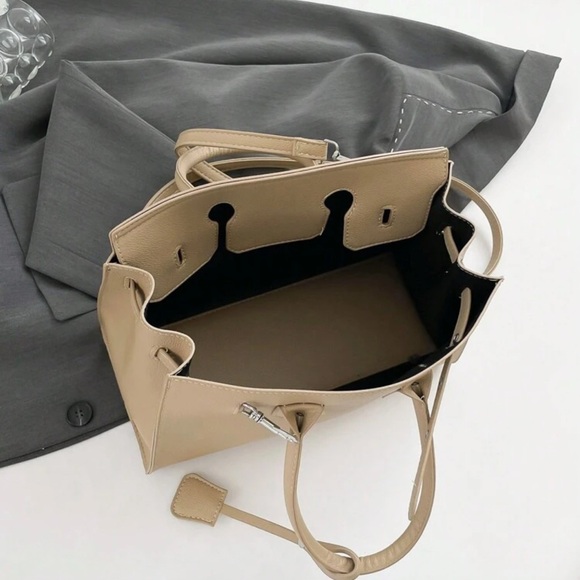 Elegant Designer Style Tan Fashion Handbag - Picture 5 of 6